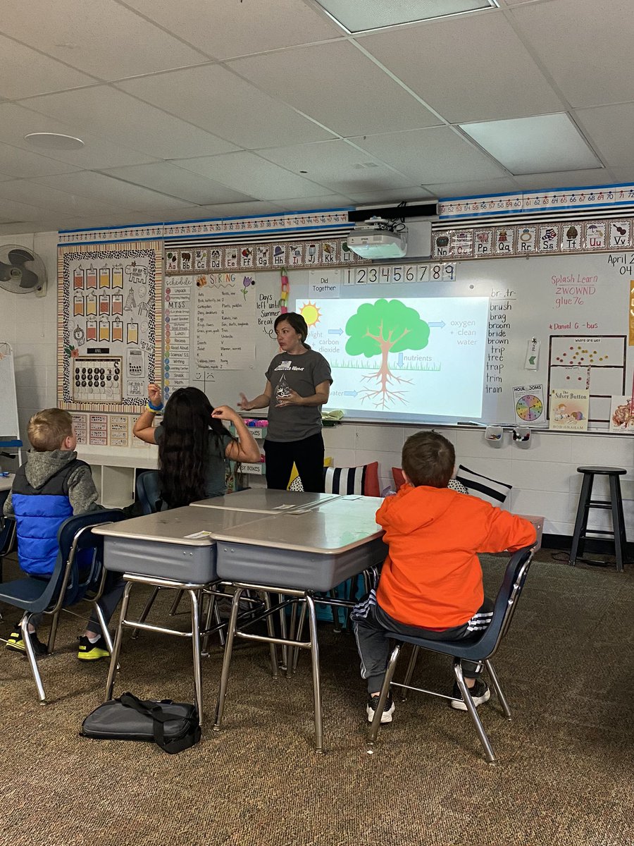 dclingingsmith1's tweet photo. Today the McHenry County Schools Environmental Program sent a wonderful guest speaker to teach us all about trees, what they need and what they give us! We also made recycled paper together! ππ #fabulousfirsties #terrifictrees #reducereuserecycle @VV_Voyagers https://t.co/OQgrlL9UTx