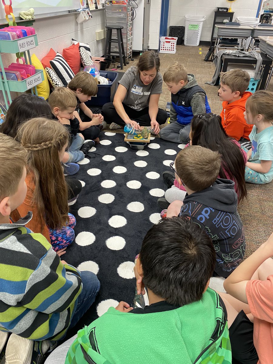 dclingingsmith1's tweet photo. Today the McHenry County Schools Environmental Program sent a wonderful guest speaker to teach us all about trees, what they need and what they give us! We also made recycled paper together! ππ #fabulousfirsties #terrifictrees #reducereuserecycle @VV_Voyagers https://t.co/OQgrlL9UTx