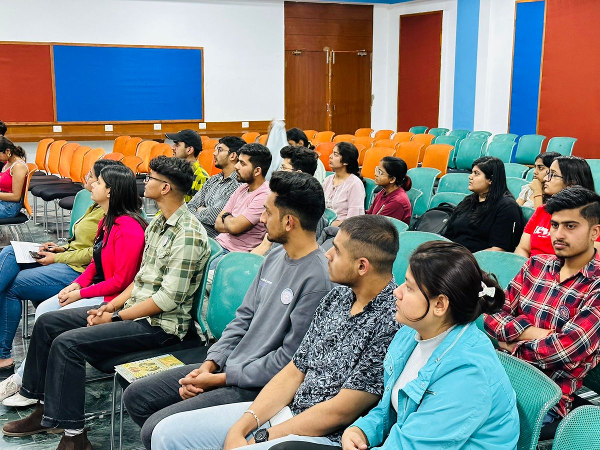 nss_shoolini's tweet photo. #nss unit of Shoolini University, Himachal Pradesh have organised an interactive session with Prof. Pawan Kumar, former NSS volunteer to encourage students &amp; discuss the agenda for #EarthDay2023 
@NSSRDChandigarh @NssrdD @_NSSIndia @YASMinistry @Anurag_Office @pankajsinghips https://t.co/z5iZJuQ3E1
