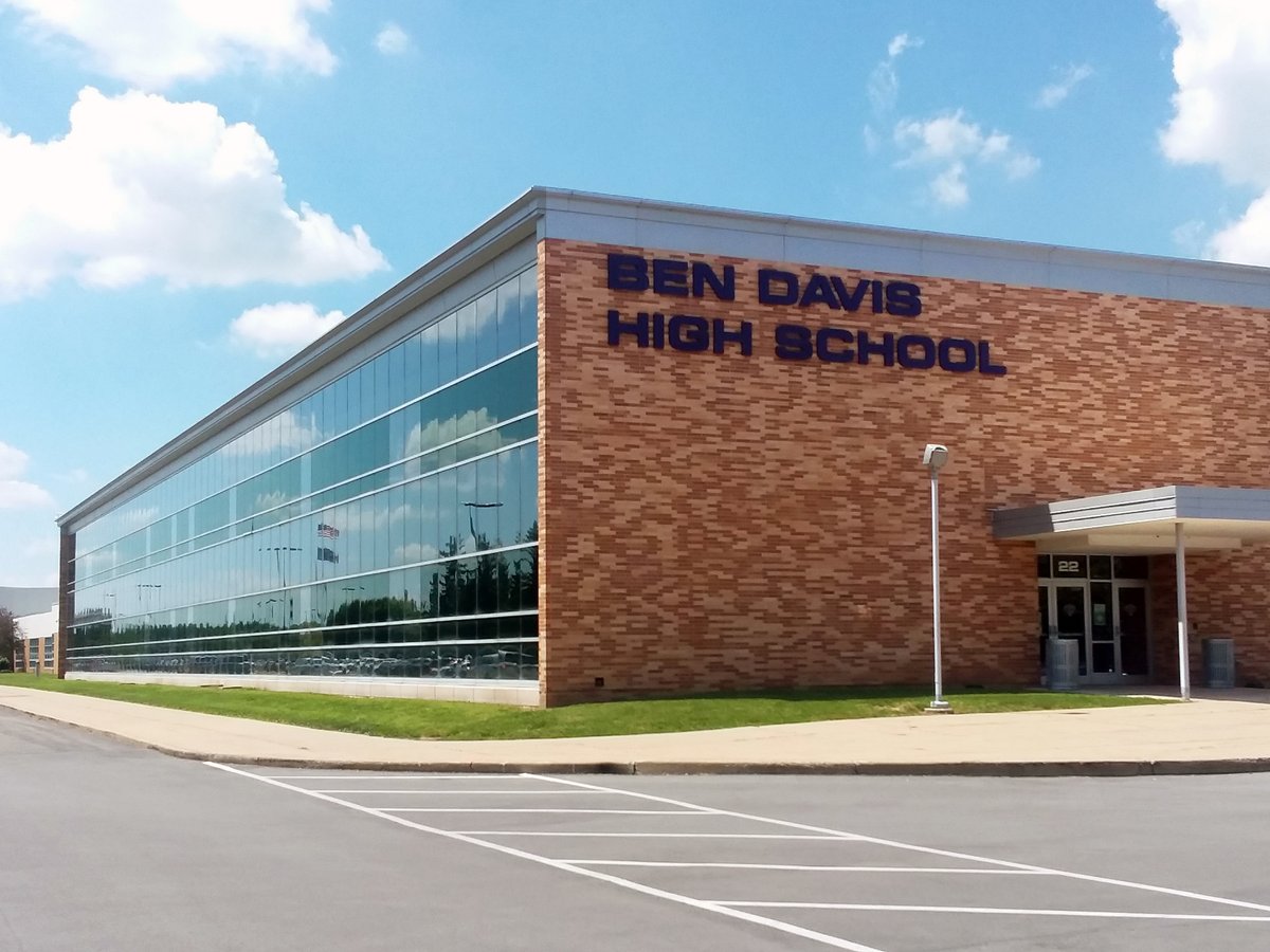 BenDavisHS's tweet photo. Happy #ThrowbackThursday here on #PromSpiritWeek. It's not the same angle of that corner of the building, but what a difference like 58 years makes! https://t.co/qXnwrshhuR