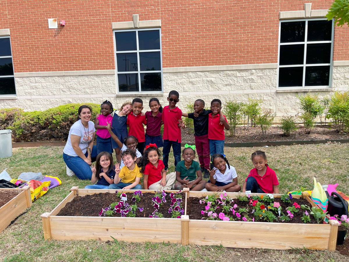 LuzRamirez427's tweet photo. In honor of Earth Day this weekend, our CMA children got to work their green thumbs! ✨ #EarthDay2023 #crowleyprideunified #montessori @CrowleyISD https://t.co/1bm1VNzsj5