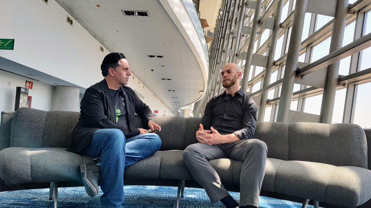 PuntodReunionMx's tweet image. Hoy muy agradecidos con la participación de Miguel Ángel Liébanas pdte. de @HumanTrends en una charla maravillosa sobre #InteligenciaArtificial y el beneficio o riesgo de esta en los activos de nuestras empresas. #PodcastRecommendations #Seguridad @ExpoSeguridad