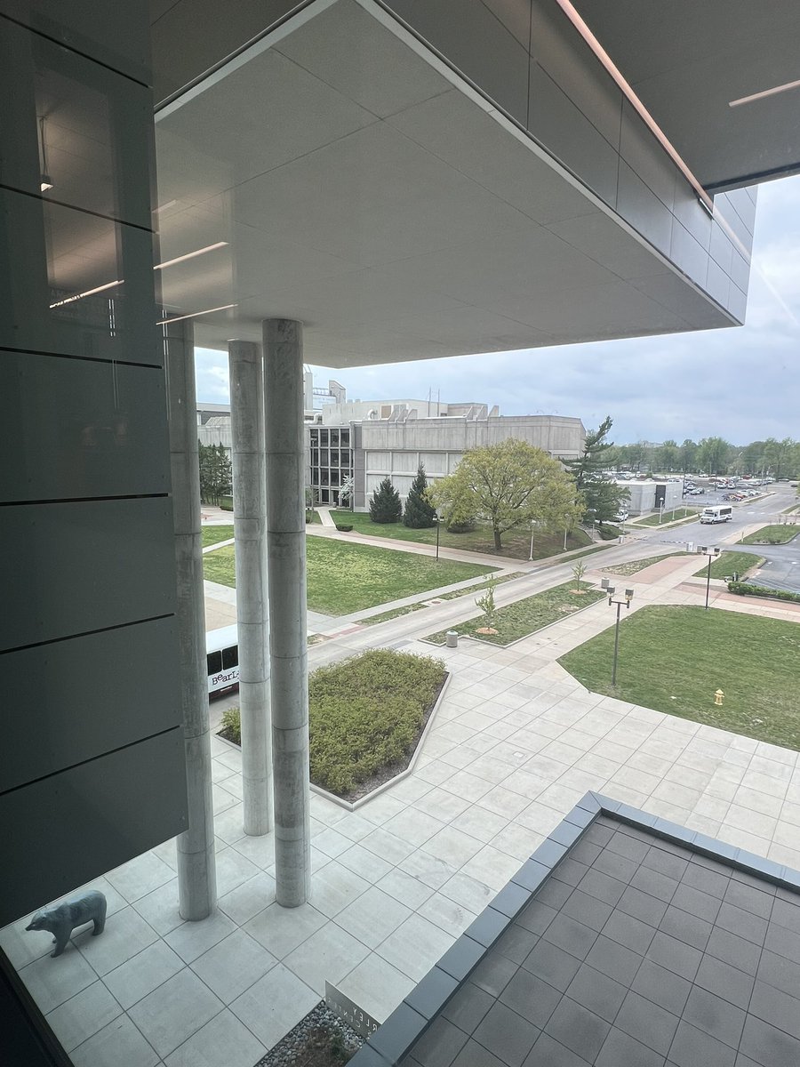 Who loves all the unique views of campus from Glass Hall as much as we do? 🤩
