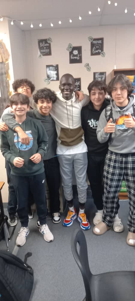 FutureStarsFoo5's tweet photo. Our player,Luth Matiek, is sharing good times with friends at Jackson Middle School in Washington DC 🇺🇸.
Thanks to @USMissionJuba for the opportunity given to our boys. It's a step in networking and learning.
#FSFA #PAYLP #USembassyJuba #SSOT https://t.co/xj6SCmDvVo