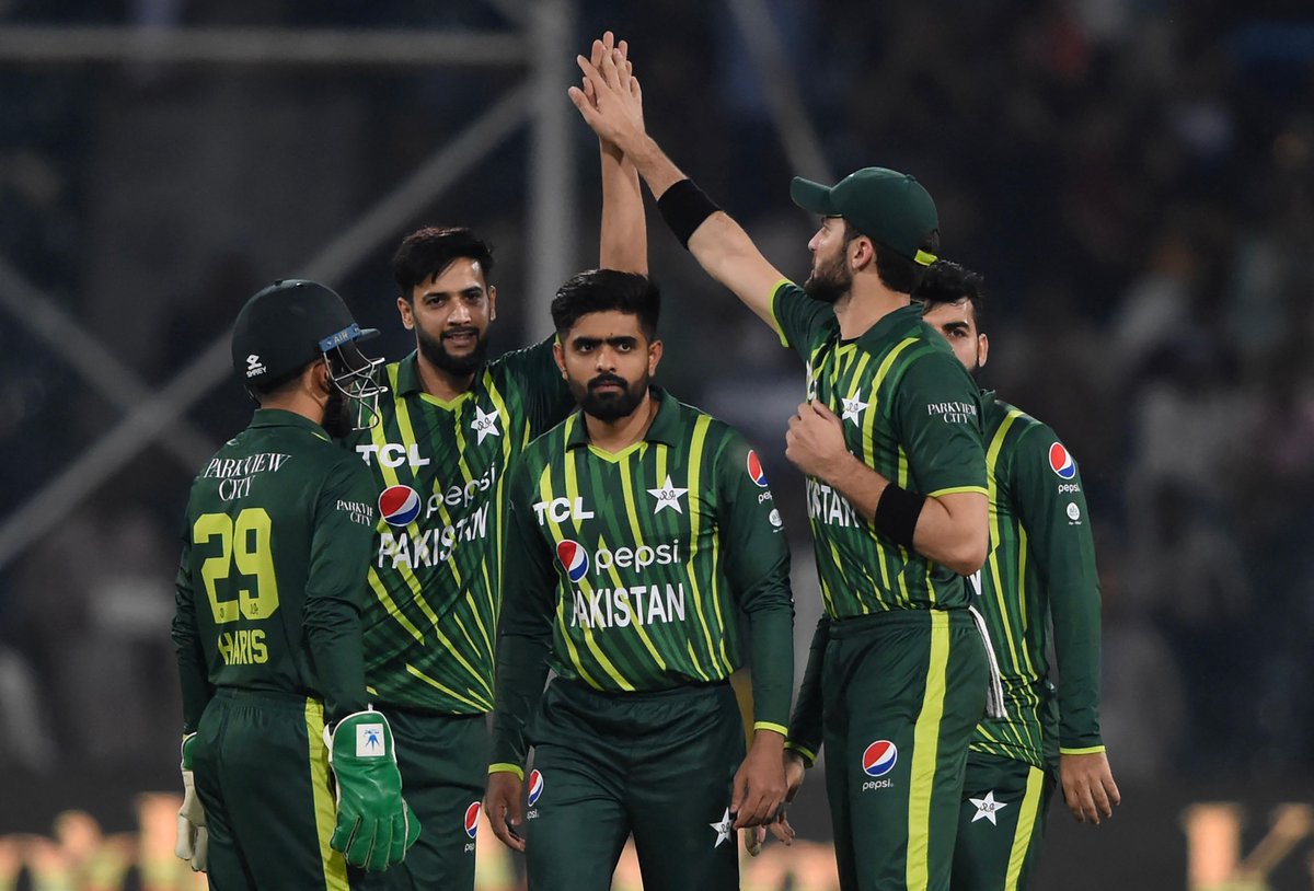 ICC's tweet photo. Imad Wasim strikes twice in the Powerplay 👌

#PAKvNZ | 📝 https://t.co/keoQqd0lk9 https://t.co/tEI9juBm84