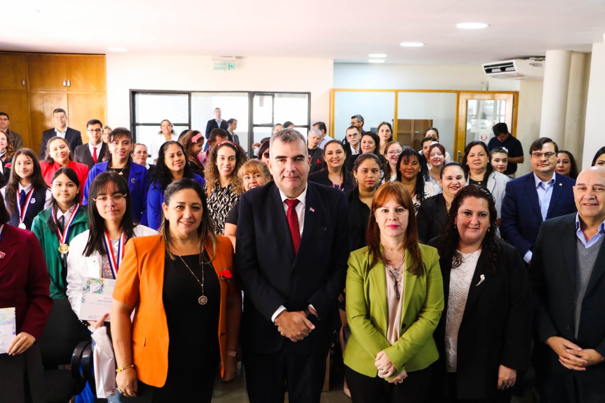 MECpy's tweet photo. 🥇Jóvenes y docentes ganadores del Concurso Nac. de Valores reciben premios y lanzan versión 2023🇵🇾

✔️Apuntando a la reflexión, el análisis y la difusión de los valores a través de la vivencia y su  relacionamiento entre los integrantes de la Comunidad Educativa y la sociedad. https://t.co/IpisvD1mkT