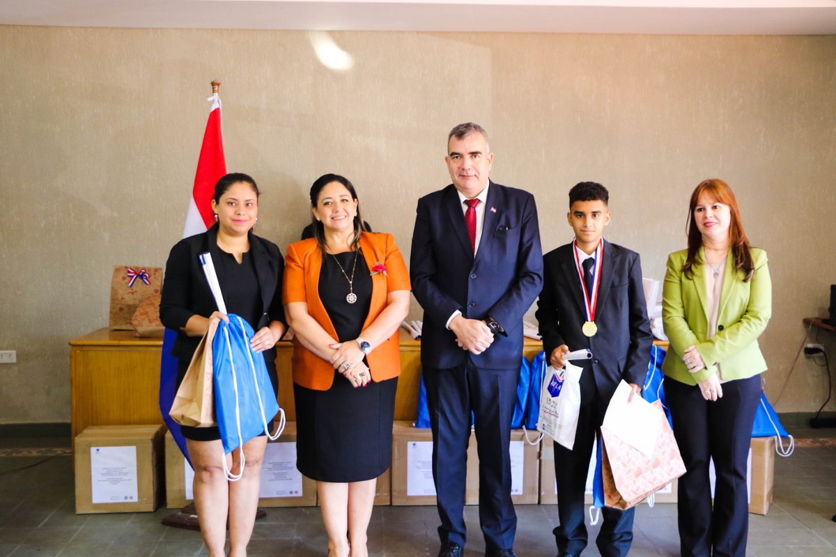 MECpy's tweet photo. 🥇Jóvenes y docentes ganadores del Concurso Nac. de Valores reciben premios y lanzan versión 2023🇵🇾

✔️Apuntando a la reflexión, el análisis y la difusión de los valores a través de la vivencia y su  relacionamiento entre los integrantes de la Comunidad Educativa y la sociedad. https://t.co/IpisvD1mkT