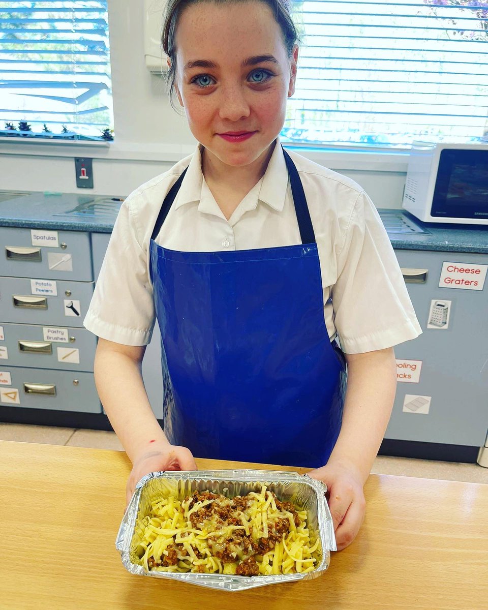 _stgens's tweet photo. 9JM took part in their ‘Cooking on a budget’ practical assessment today. Well done girls 🙂👩‍🍳#futurelearners #preparingpupilsforthefuture @stgenshe @PrincipalStGens https://t.co/Ny491fS5jw