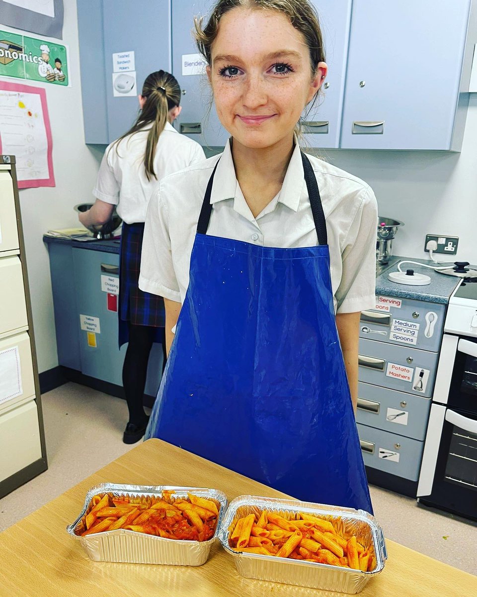 _stgens's tweet photo. 9JM took part in their ‘Cooking on a budget’ practical assessment today. Well done girls 🙂👩‍🍳#futurelearners #preparingpupilsforthefuture @stgenshe @PrincipalStGens https://t.co/Ny491fS5jw