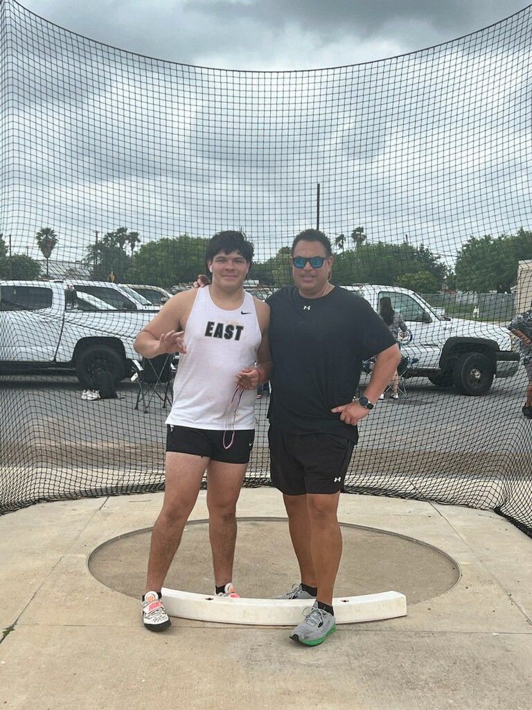 East HS thrower Ricardo Sustaita qualifies for UIL Regional meet with a 3rd place finish in the shot put at the 31/32 5A Area meet. Congrats!