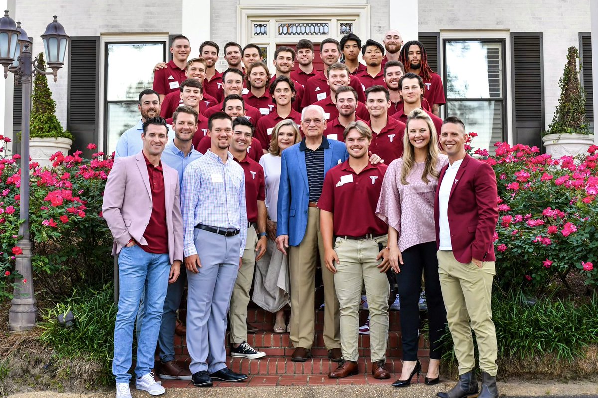 #Upperclassmen Dinner    🍽️ | 🥩| ⚔️
<a href="/TroyTrojansBSB/">Troy Baseball ⚔️</a>
