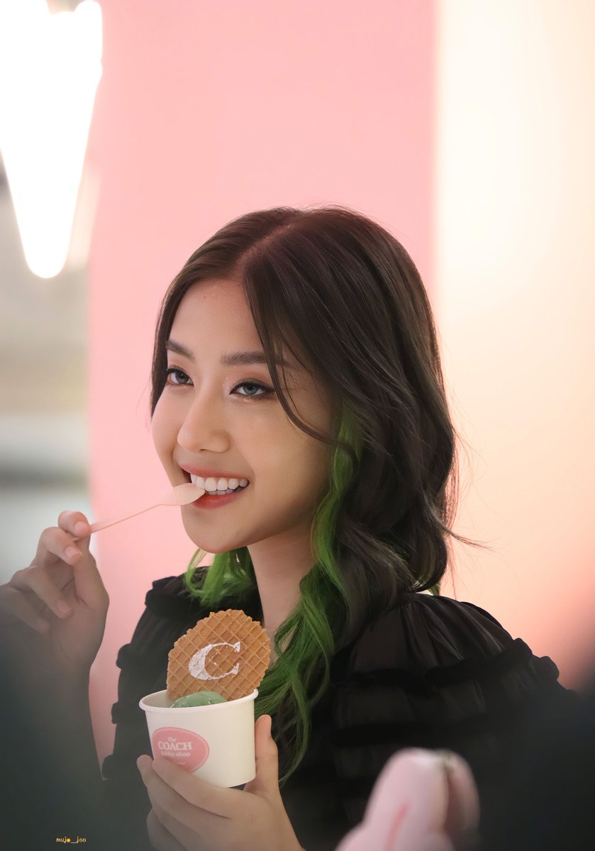 mujo_joo's tweet photo. พี่โจ้กินติม vs โจริญกินติม
 #JorinAheyexCoachTabbyShop #Jorin4EVE https://t.co/KgWqLJ3Kxq