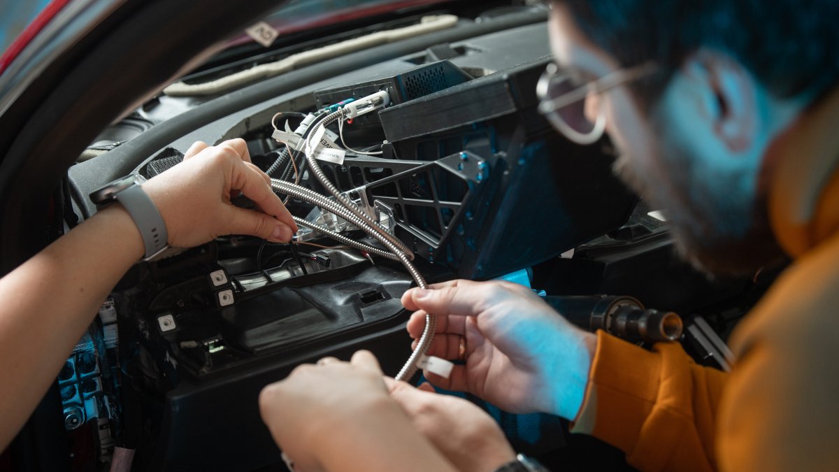 WayRay's tweet photo. Here are some behind-the-scenes insights about the manufacturing and testing process of the #TeslaModel3 with the integrated #DeepRealityDisplay.

#AR #automotive https://t.co/pYG7hVWkly