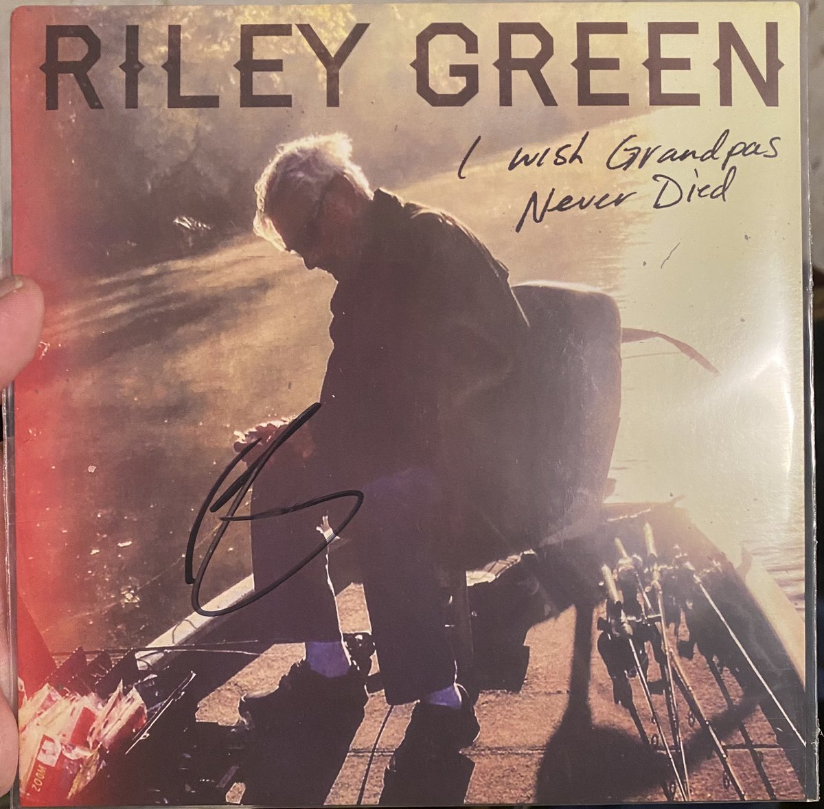 I’m still surprised I was able to get this signed a few weeks ago but so happy to! <a href="/LucasOilStadium/">Lucas Oil Stadium</a> <a href="/RileyGreenMusic/">Riley Green</a> #iwishgrandpasneverdied #vinyl