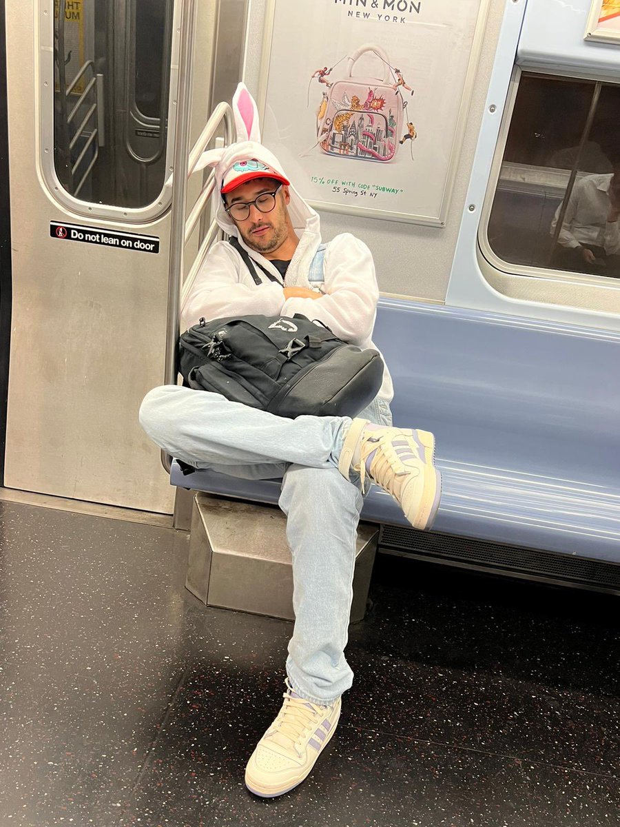 badwabbitznft's tweet photo. Feed your wabbitz #swag #stuffweallget https://t.co/6zBLKwKte0