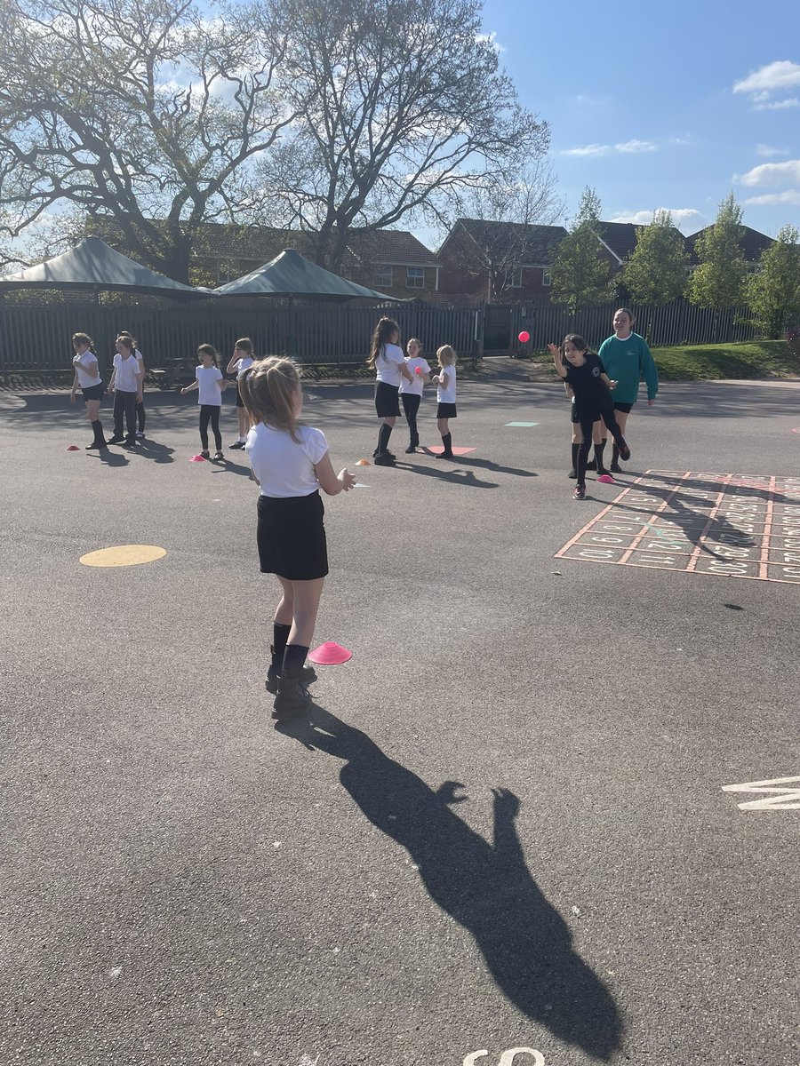 And GLAM squad is back! It was so nice to enjoy the sunshine! 
#thisgirlcan #getgirlsactive #yst #primaryPE