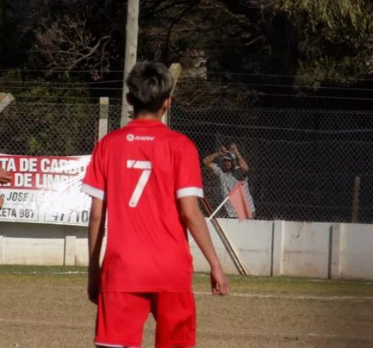 No siempre conseguimos lo q queremos,pero tarde o temprano la vida concede aquello q merecemos⚽