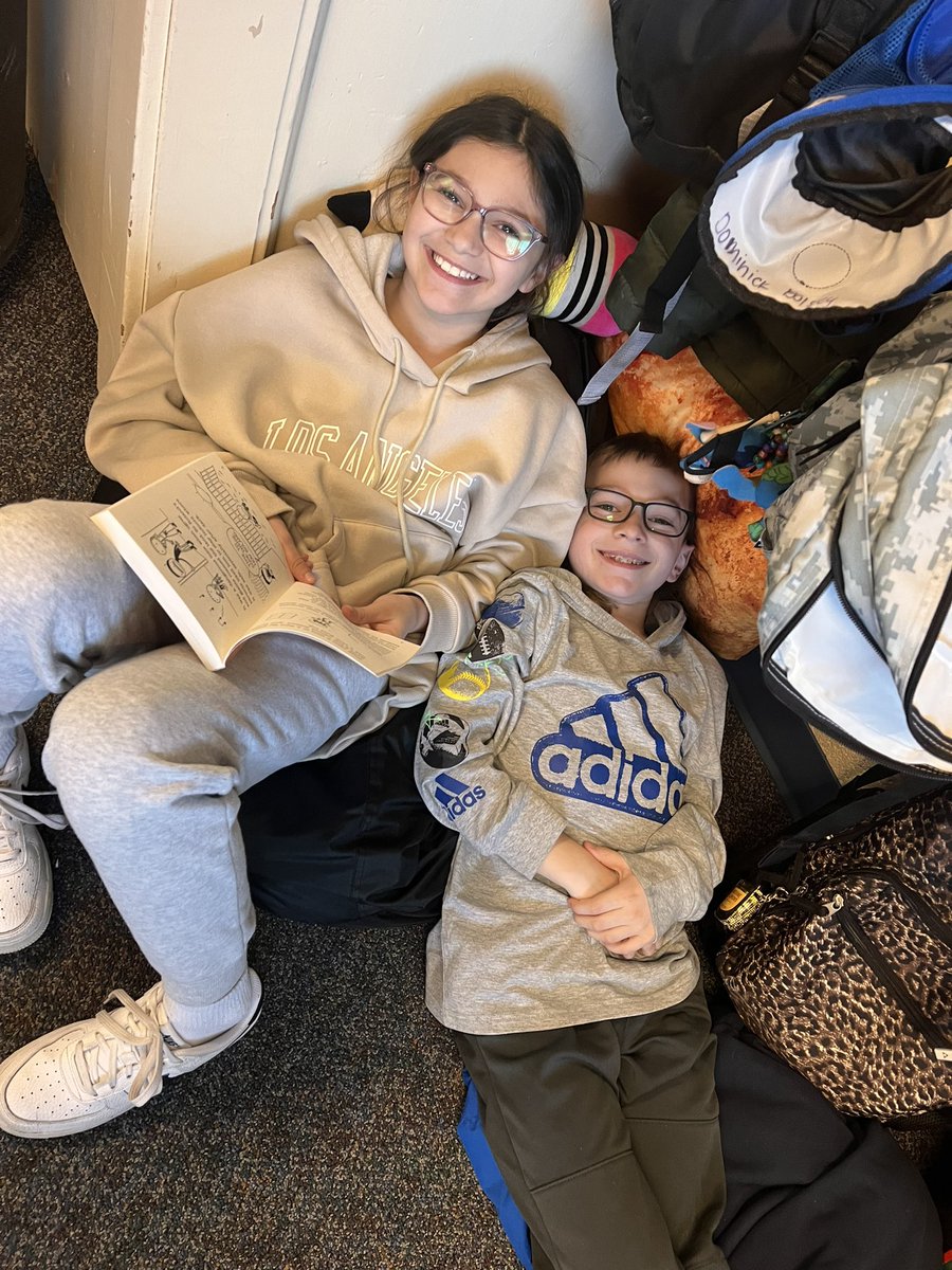 kimwheaton03's tweet photo. Nothing beats buddy reading! #InMarauderCountry https://t.co/kb0ornHzpt