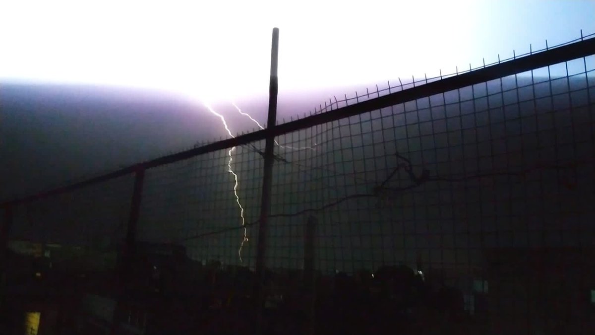 CycloneAnalyser's tweet photo. #Lightningstorm show over #Jabbalpur captured by today @TheLightningzon 
Till March #MadhyaPradesh ranked higher for deaths related to #lightningstorms this year, which accounts for one third of the total deaths from #Lightning Strikes  in #India.
Be safe from them in #Summer https://t.co/XHbLmw6xmn