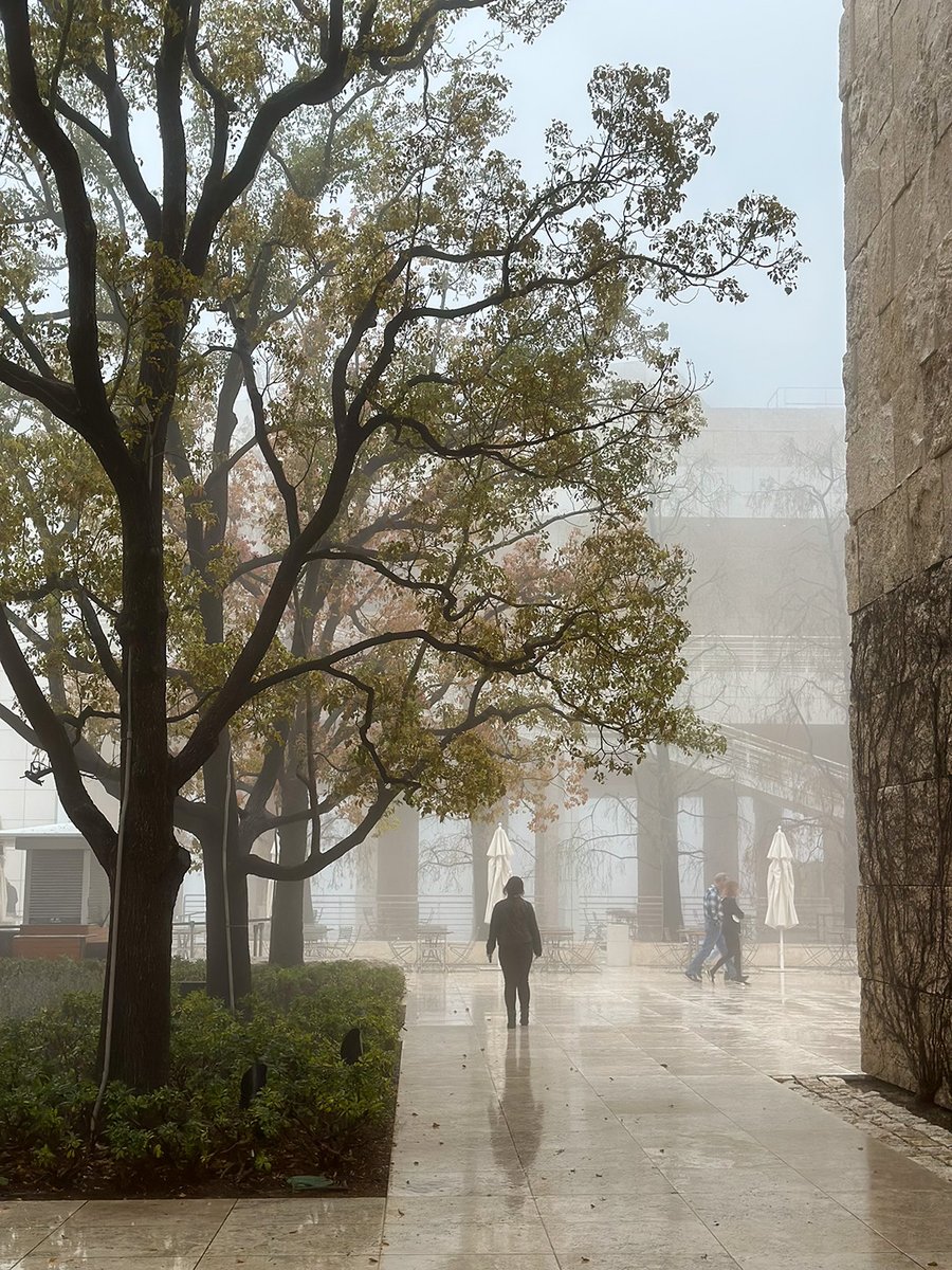 debdavisdesign's tweet photo. Out on the plaza. A little side trip to LA. the Getty Center. #losangeles #gettycenter #city #mobilephoto #Getty #gettymuseum @GettyMuseum #rain https://t.co/NuTBYloANz