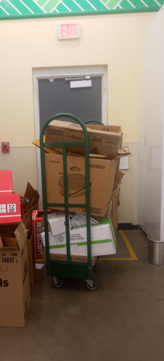 BrJoeBalkis's tweet photo. 4/10/23 MtPromises #capitalism / #murica cant keep stores stocked but keeps exits blocked. #DeathToCapitalism #ABOLISHmurica
https://t.co/xVUhbEkoTb https://t.co/jDDUnZYjwX