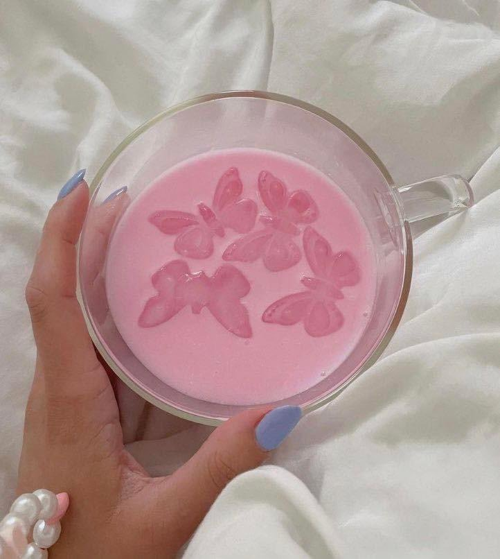 sweeteaclub's tweet photo. butterfly ice latte https://t.co/0FTrSv2EUv