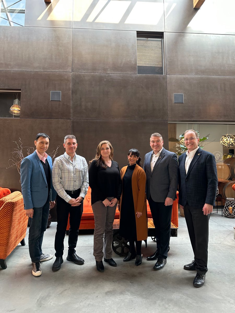 AICanada_BC's tweet photo. Thank you, @MayorTomDyas, for meeting with the AIC-BC Executive Committee during our visit to @cityofkelowna. We had the opportunity to discuss the importance of appraisers in real estate and housing matters.
#ProfessionallyAppraised
#AICProfessionalAppraisers
#connectAICBC https://t.co/lqWDr3T7oj