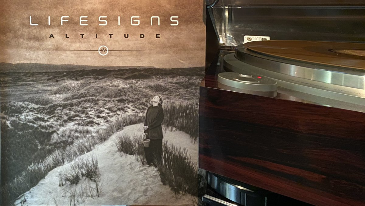 Now spinning at Skylab: 

Lifesigns - Altitude 
#NowPlaying #vinyl #Lifesigns #Bestof2021