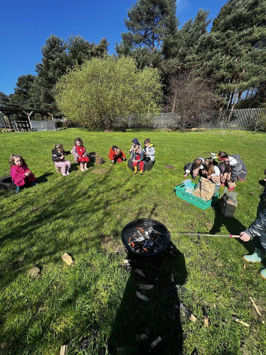 CarmondeanELC's tweet photo. We had a fire session today. Our children did so well at keeping #safesam around a fire. We toasted some marshmallows to make s’mores 🍡🔥
@froebeledin 
@wlelc 
 @WL_STEM https://t.co/w9hGJ3V1lp