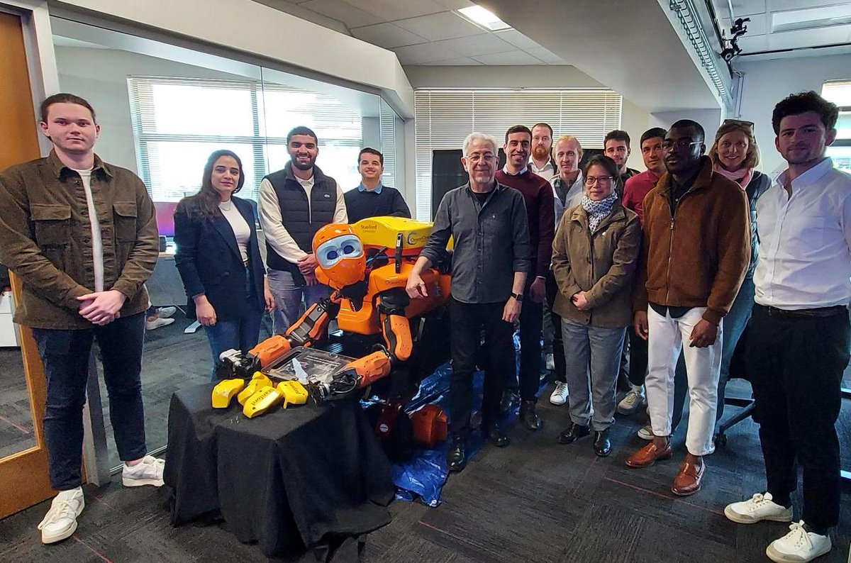 aivancityschool's tweet photo. 🇺🇸 [#LearningTrip] #Meta, #Microsoft et #Stanford (Robotics Lab) #OceanLab et plus encore à venir !

➡️De grands noms de la Tech ont reçu nos étudiants autour de #conférences, #workshops 

#IA #datascience #formation #innovation #technology #learning #student https://t.co/7fdhQWYkQQ