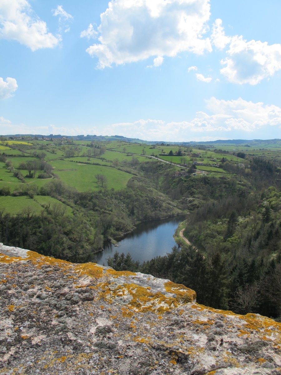 French_Courses_'s tweet photo. Hier, nous avons visité le village de Saint-Jean-Saint-Maurice lors de notre excursion! Par chance, le soleil était au rendez-vous ! / Yesterday, we visited the village of Saint-Jean-Saint-Maurice during our excursion! Luckily, the sun was out!
#immersionschool #visitfrance https://t.co/YXmQqp5sWb