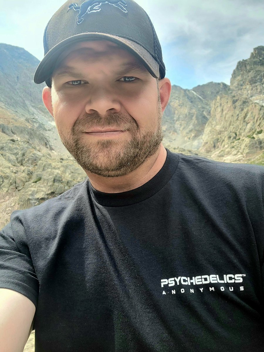 Gm everyone ✌️ 

Today, I celebrate 44 months of sobriety! 🥳🎉 Part of the reason I've made it this far is all the love, kindness, and support you all have given me. Thank you from the bottom of my heart. It means the world to me 💙💚