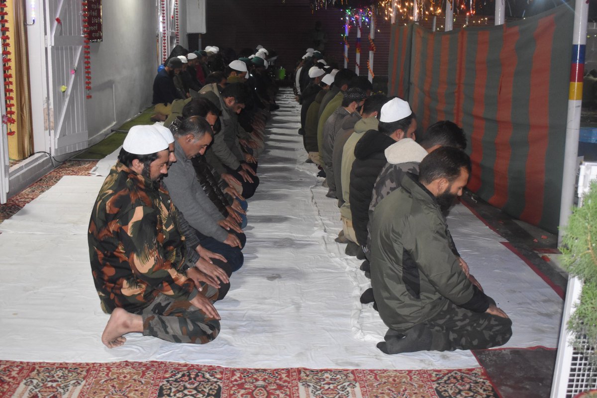 samota_sumer's tweet photo. In the holy month of Ramadan, to foster and reinforce the spirit of peace and with an aim to strengthen bonhomie between Army and local populace, 2 Rashtiya Rifles Battalion organised an Iftar party at Zainakote Army Camp.
#G20 
#RamzanMubarak2023 
#Kashmir
#ProsperousKashmir https://t.co/N5mktq0cni
