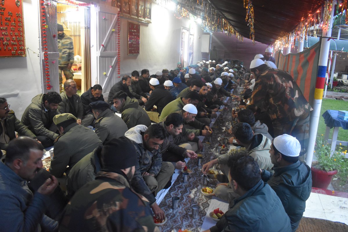 samota_sumer's tweet photo. In the holy month of Ramadan, to foster and reinforce the spirit of peace and with an aim to strengthen bonhomie between Army and local populace, 2 Rashtiya Rifles Battalion organised an Iftar party at Zainakote Army Camp.
#G20 
#RamzanMubarak2023 
#Kashmir
#ProsperousKashmir https://t.co/N5mktq0cni