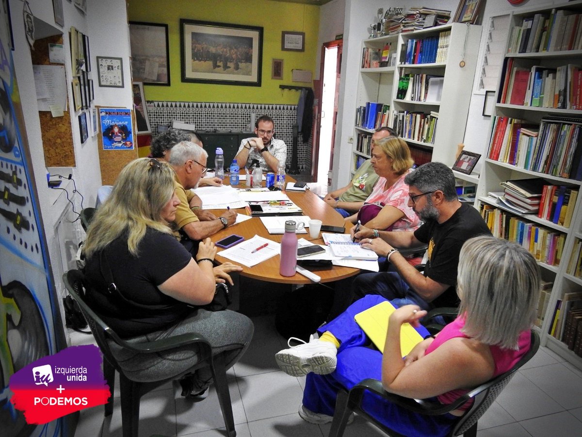 👉 A nuestro grupo le encanta trabajar en equipo. 

✅ Coordinación, diálogo, participación y organización. 

💪🏼 Os dejamos algunas imágenes de nuestros compañeros y compañeras preparando la campaña electoral. 

#ContigoSumamos
#ConPedroPabloSumamos
#IUPodemos