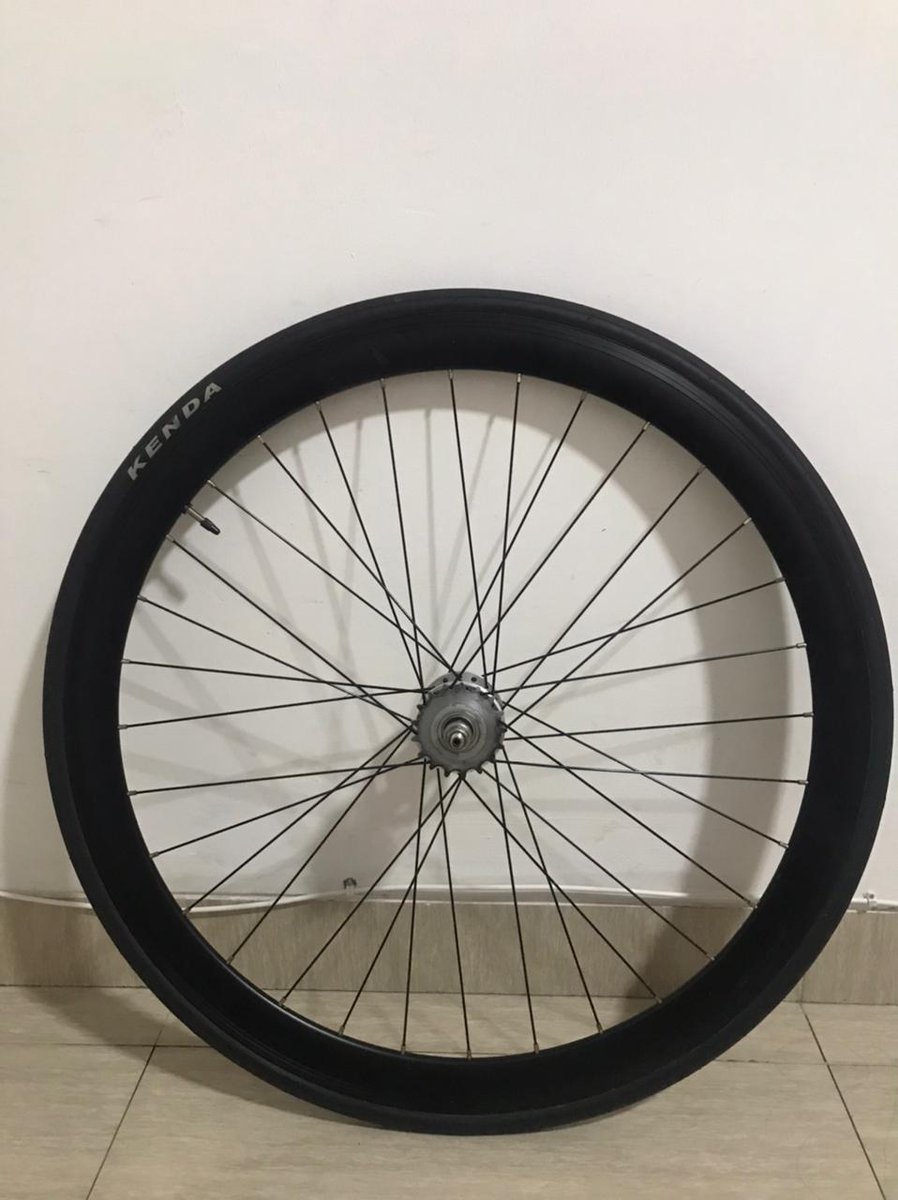 ersadaalawi's tweet photo. WTS!

Sepasang wheelset kondisi 95% karena jarang dipakai,
- Araya 32 holes
- Ban kenda 
- Cog 16T

Harga 800.000 nett

#fnfjb https://t.co/YlVc0oVqV0