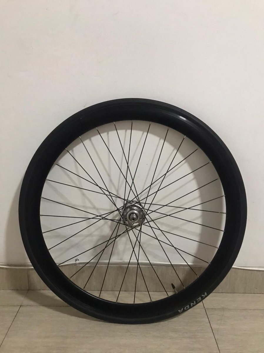 ersadaalawi's tweet photo. WTS!

Sepasang wheelset kondisi 95% karena jarang dipakai,
- Araya 32 holes
- Ban kenda 
- Cog 16T

Harga 800.000 nett

#fnfjb https://t.co/YlVc0oVqV0