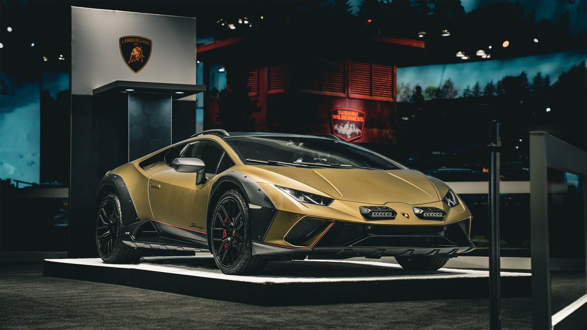 visualxjam's tweet photo. The @Lamborghini Huracan Sterrato at the @NYAutoShow https://t.co/CQwWU88kKD