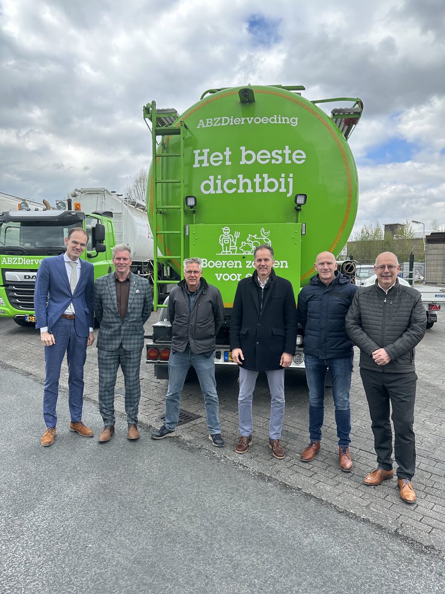 Vandaag ontvangst nieuwe voorzitter Wyno Zwanenburg en directeur Alfred van Lenthe van #coviva bij #Nevedi in Nijkerk. Fijne kennismaking en goed gesprek over samenwerking in de varkensketen.