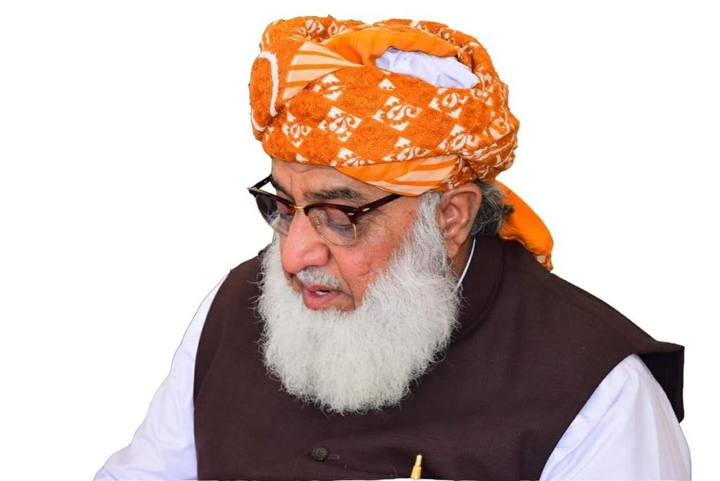 amjadazizafridi's tweet photo. That's why we say " Maulana is the king of politics " 
#مولانا_ڈٹ_گئے https://t.co/yMwHoknJBj