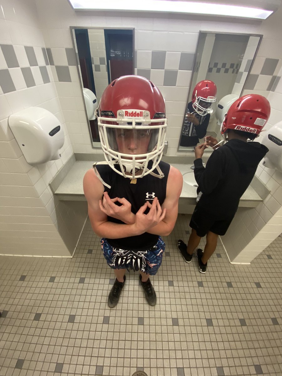 cutlerhawk's tweet photo. lets get this 🏈 https://t.co/GzDtNykLhE