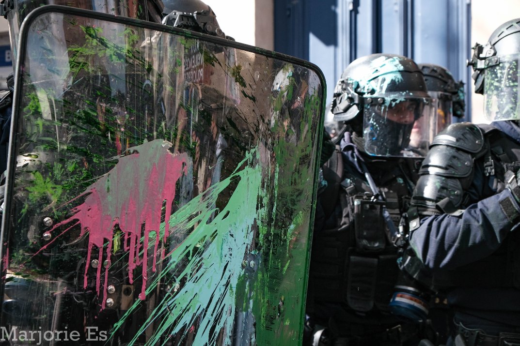 ma_jo_ie's tweet photo. Explosion de couleurs lors de la manifestation contre la réforme des retraites du jeudi 13 avril 2023 à Paris.
Suite du reportage photo: https://t.co/rXJrcsinzp

#JeudiPhoto #manif13avril #ReformeDesRetraites #streetphotography #100Jours https://t.co/FTxtjV59Vf