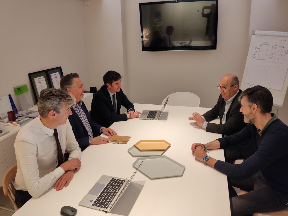 EmesaTic's tweet image. Hemos recibido la visita de nuestro socio tecnológico @WKa3Software

Gracias José María Molero García y Rafael Laclaustra por visitarnos y definir conjuntamente la visión estratégica del 2023.

#a3ERP #Asesoría #SoftwareEmpresa #DespachoProfesional
@JavierEcheve_