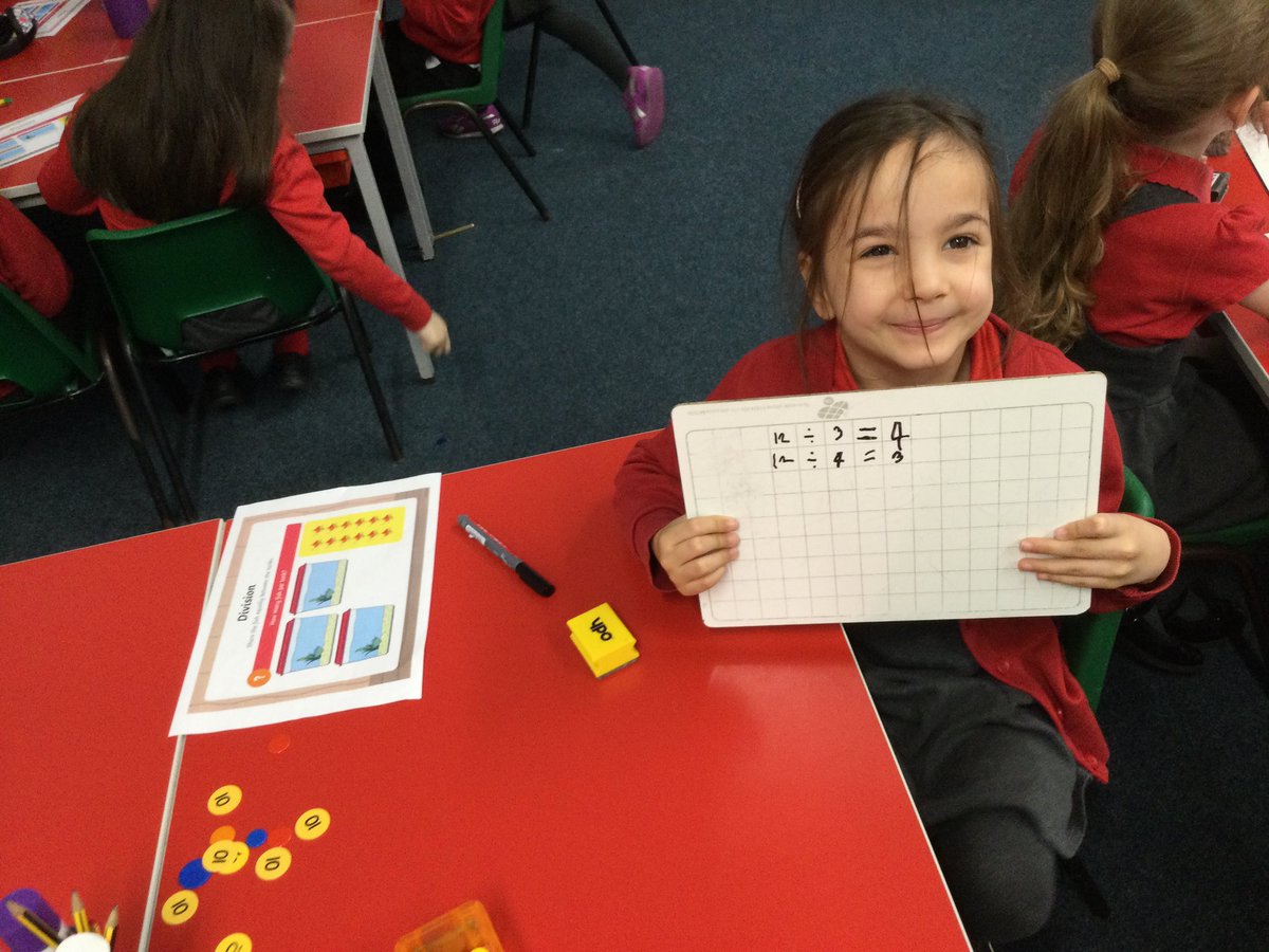 ParkViewPV's tweet photo. This week 1K have been working on sharing groups equally in maths. Children showed this by getting into equal groups of 3. I also introduced the division symbol to the children and they have been working out some division sums. Well done for all of your hard work! #PVMaths https://t.co/SXXf7OR7oQ