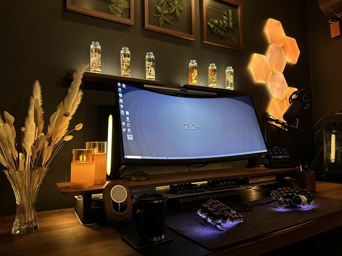 cookcho_'s tweet photo. きいぼうる人気すぎて一生買えないかと思ってました。

#お前らのpcデスク周り晒していけ
#keyball
 #自作キーボード https://t.co/h3yOwpYNVH
