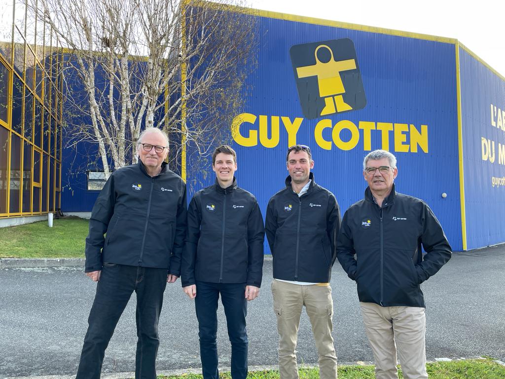 TBVOILE's tweet photo. [Partenaire 🤝] 
Cette année encore, @CottenGuy célèbre équipementier du monde de la mer accompagne le #Tbvoile. 
A terre, en équipant l'organisation ; en mer avec un Grand Prix dédié, à Lorient, le vendredi 7 juillet 
Merci 🥰🙏 https://t.co/beS4EsxQqq