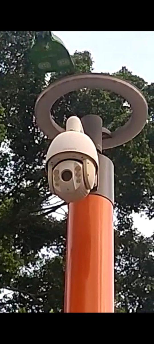 cebuenocad's tweet photo. No coma cuento, no le pare bolas a un video que comenzó a circular en redes sociales sobre la supuesta existencia de una "cámara fotomulta".

Eso es FALSO. Lo repito, eso es FALSO.

Lo único cierto es que la Dirección de Tránsito NO ha instalado ningún dispositivo electrónico para detectar infracciones en la carrera 27 con calle 50 (frente a ElectroRey, junto al parque Turbay).

Eso si, maneje con cuidado, no deje abandonado su vehiculo en la vía y ni se le ocurra violar las normas de tránsito.