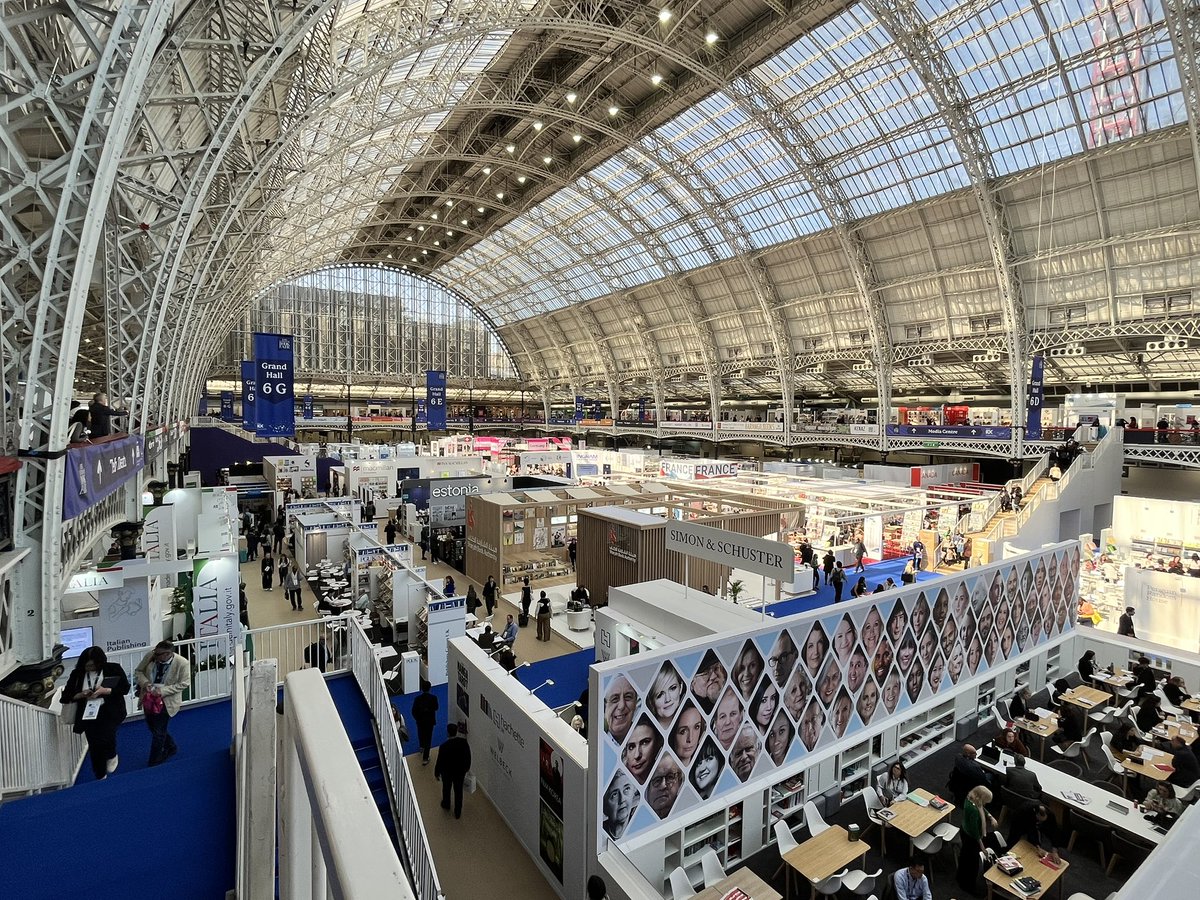 KwGlobalLtd's tweet image. What a great week at #LBF23! Great to see everyone and feel the buzz. Still not too late to pick up a #CubeBot 🤖and discover transformative publishing solutions at KGL and @SheridanGroup Stand 3A12.