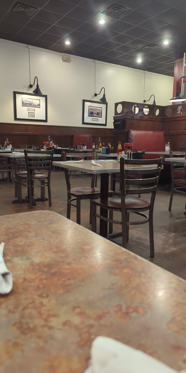 davebrasher's tweet photo. Early morning breakfast with a friend. I'm not an early morning person. But friendships matter. I foresee a nap in my future. https://t.co/ZStQwooVYY