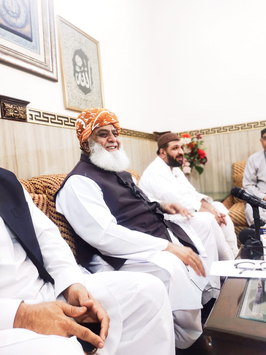 JSMTKPK's tweet photo. جرات اور بہادری کے پہچان ہمارے قائد مولانا فضل الرحمن 
@MoulanaOfficial
#مولانا_ڈٹ_گئے https://t.co/Gs5PDScR7A